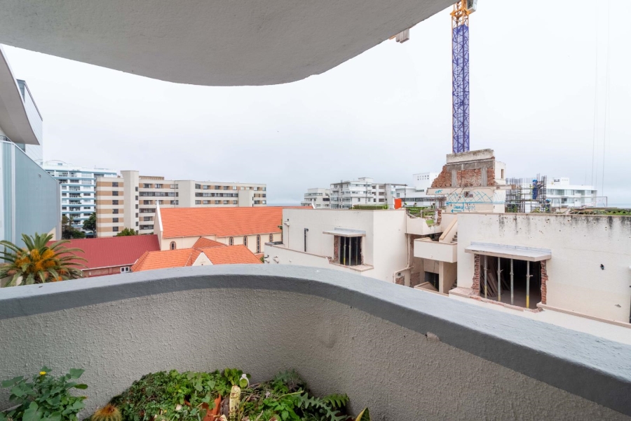 2 Bedroom Property for Sale in Sea Point Western Cape
